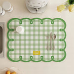 tapis table rectangulaire motif carreaux vichy couverts cuisine salle manger