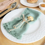 serviettes table carrées franges bleu marine rose clair gris blanc vert pastel moderne rustique