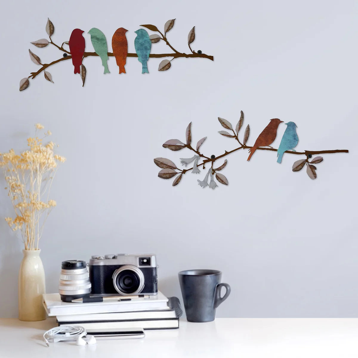 Décoration murale oiseaux dans une chambre à coucher moderne