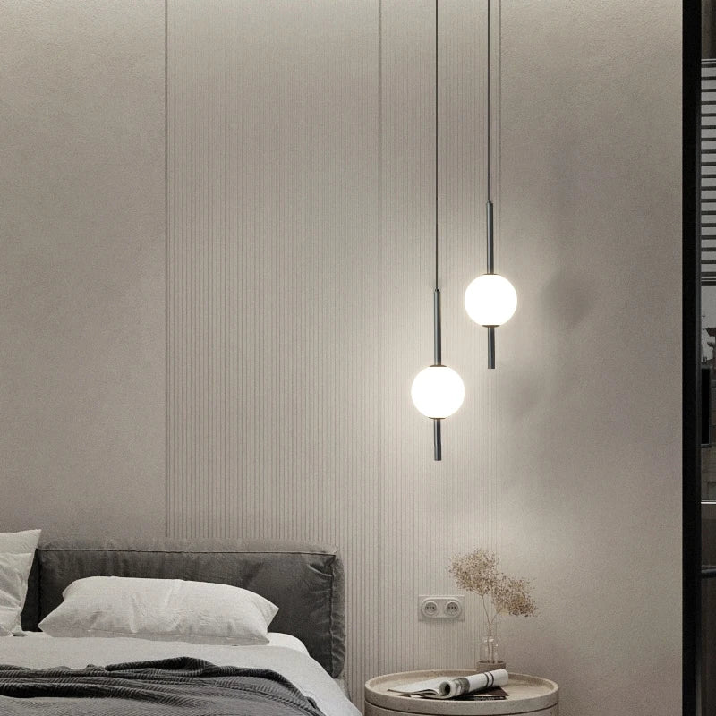 suspension lumineuse moderne sphères translucides blanc doré chambre salon minimaliste