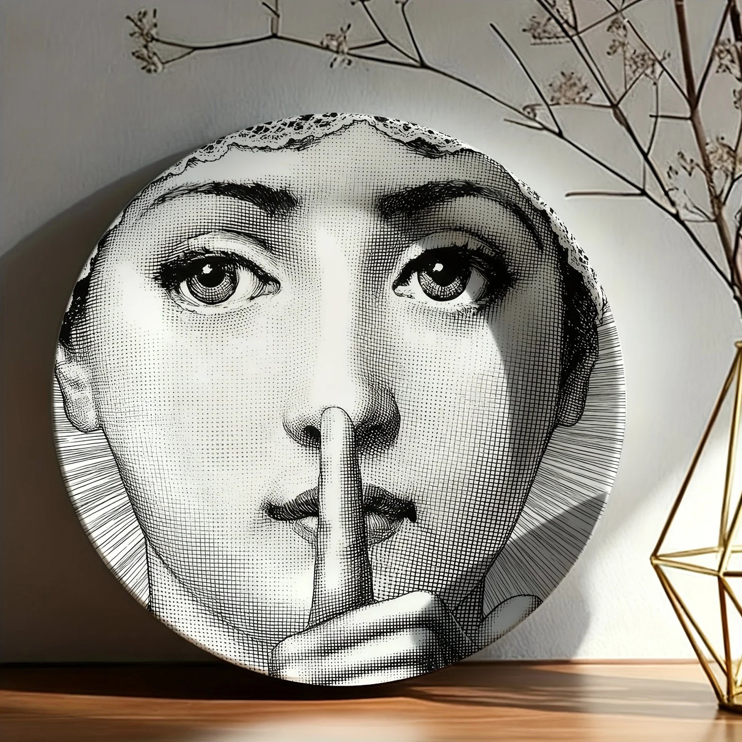 Plaque murale céramique visage femme gris clair