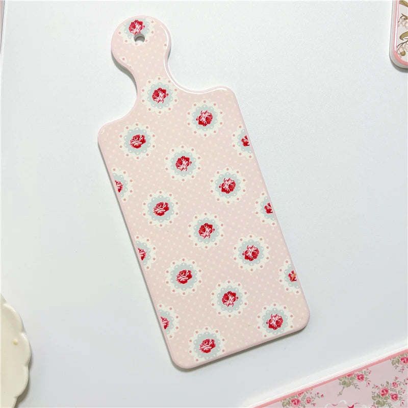 planche découper céramique vintage fleurs roses motifs géométriques blanc roseclair