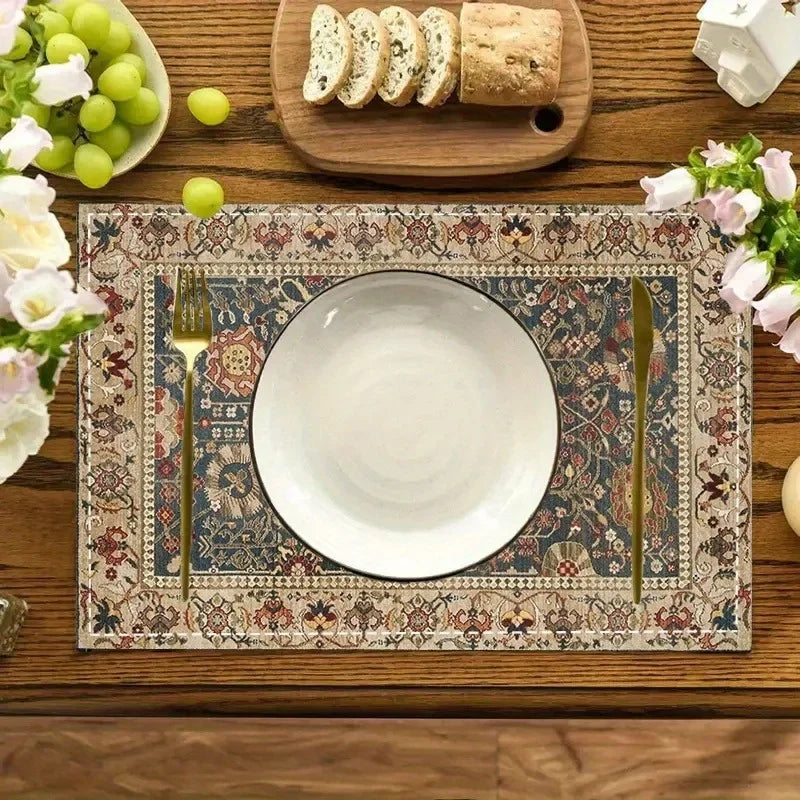 tapis table classique ornements floraux bleu marine beige rouge vert lin festive salle manger