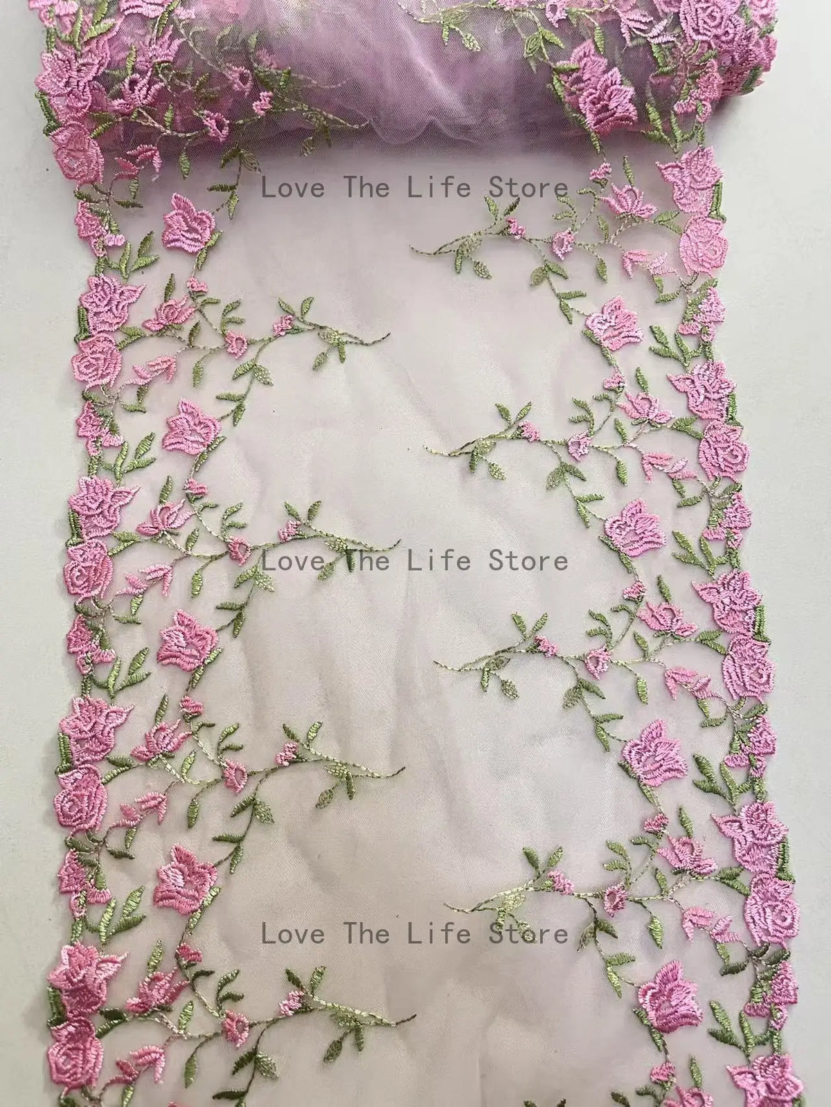 ruban decoratif brode fleurs roses feuilles vertes polyestere nylon largeur 24cm roseclair verte pale