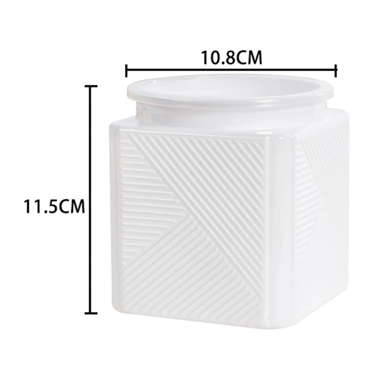 cache pot moderne plastique noir blanc rayures diagonales texture mat plante verte intérieur decoration