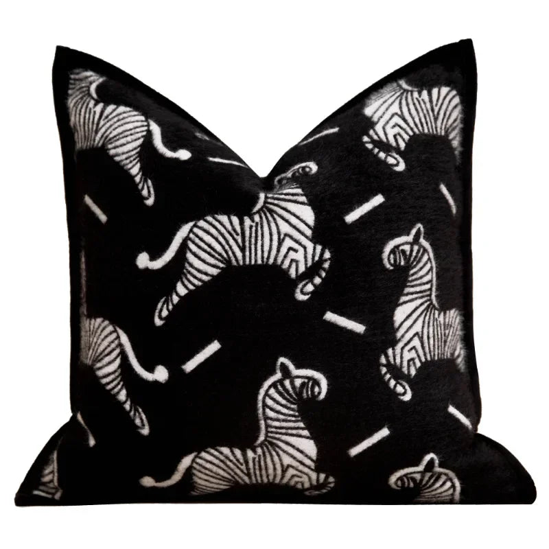 coussin imprimé léopard noir blanc moderne salon décoration canapé carré peluche adhésif