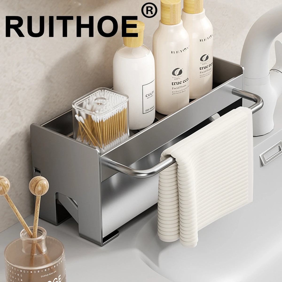 rangement évier suspendu moderne brosses éponges savon serviette cosmétiques minimaliste argenté blanc