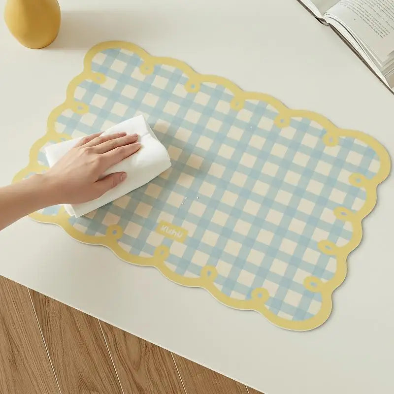 tapis table moderne carreaux bleu clair blanc jaune motif géométrique imperméable décoratif