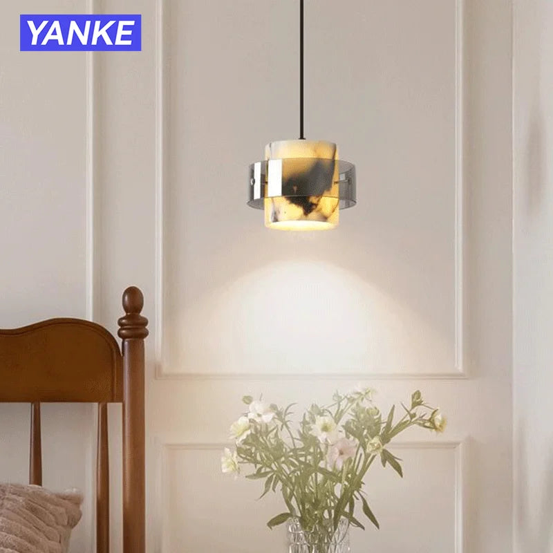 lampes suspendues moderne pierre marbre jaune blanc gris salle chambre semi transparent anneaux métalliques