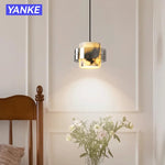 lampes suspendues moderne pierre marbre jaune blanc gris salle chambre semi transparent anneaux métalliques