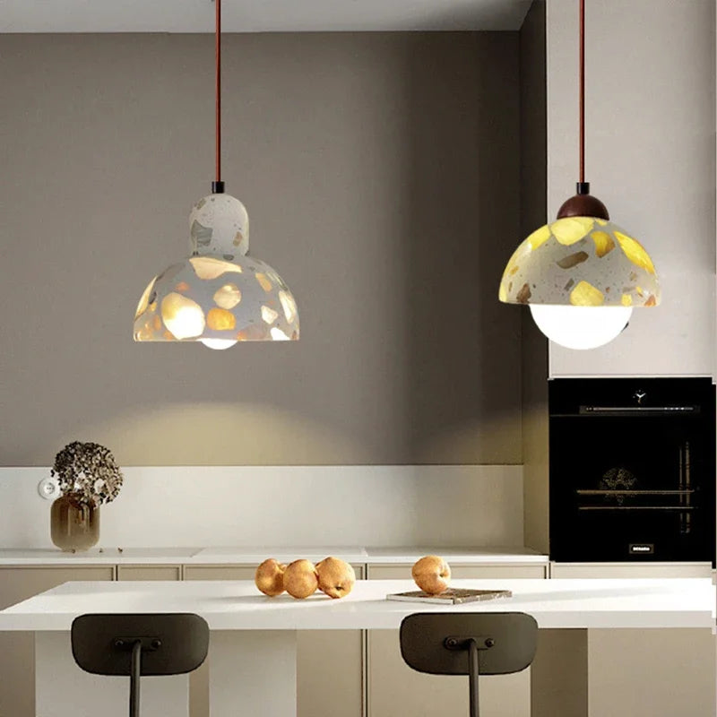 Suspension lumineuse moderne pierre texture granulée blanc marron beige gris câble suspendu chambre salon