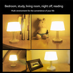 Lampe de chevet LED allumée en mode blanc chaud