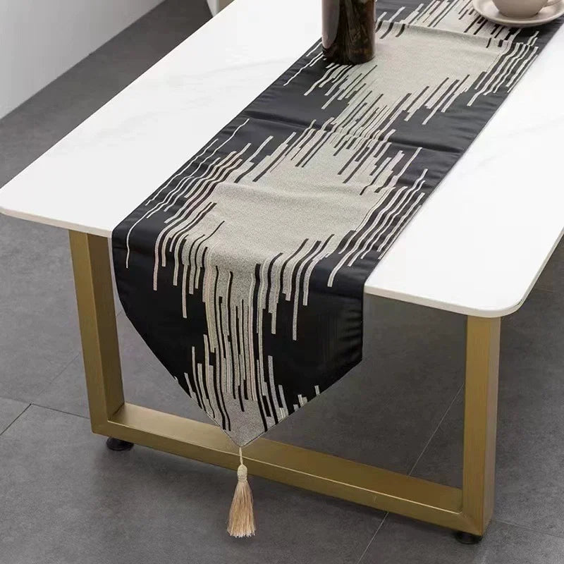 table cuisine élégante rayures dorées tissu brillant moderne or marron tassel doré polyester coton