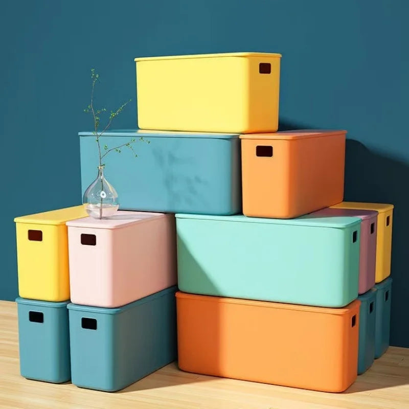 boîtes rangement plastique blanc orange rose vert bleu jaune moderne poignées couvercle