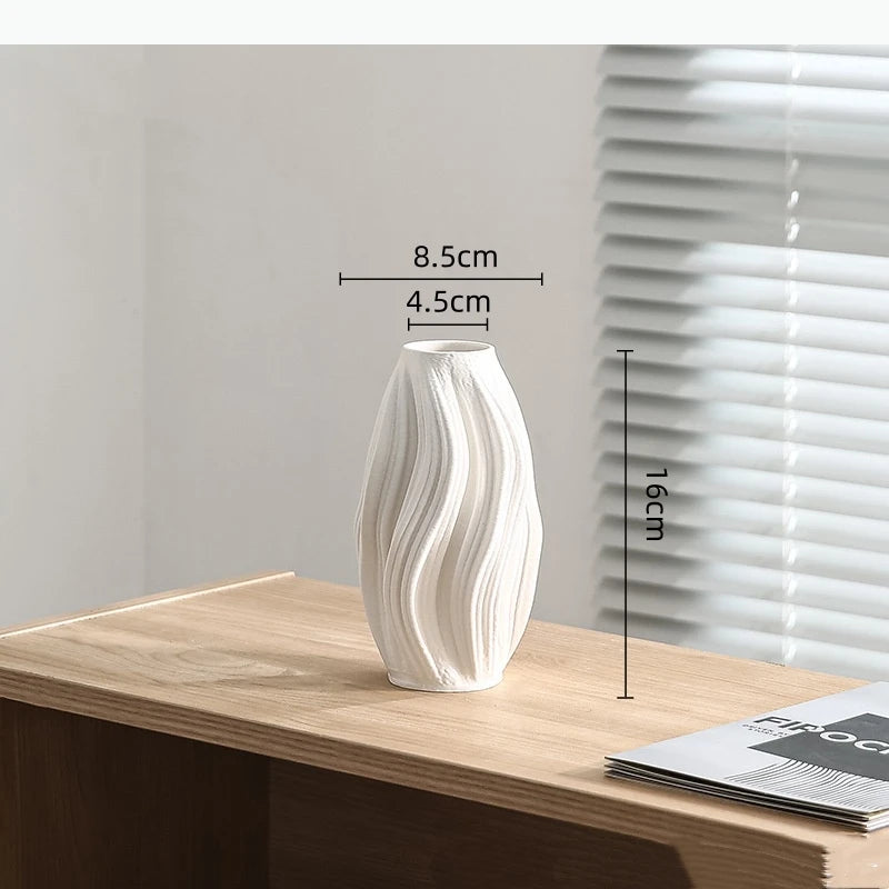 vase céramique blanc rayures ondulées moderne décoration intérieur plissé tridimensionnel transparent table