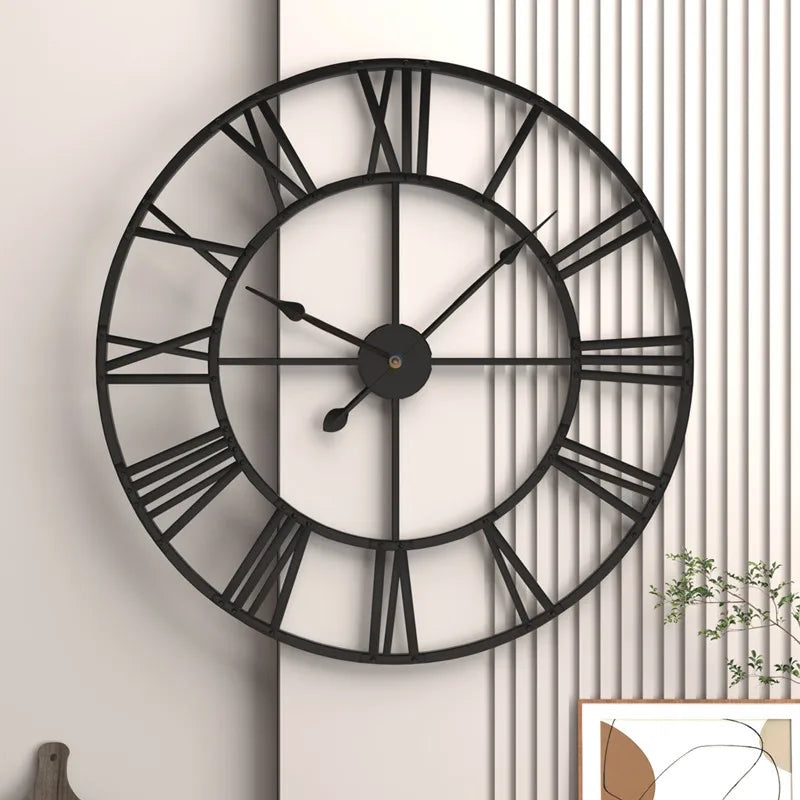 horloge murale métal vintage ornements dorés aiguilles noires chiffres romains rétro nordique