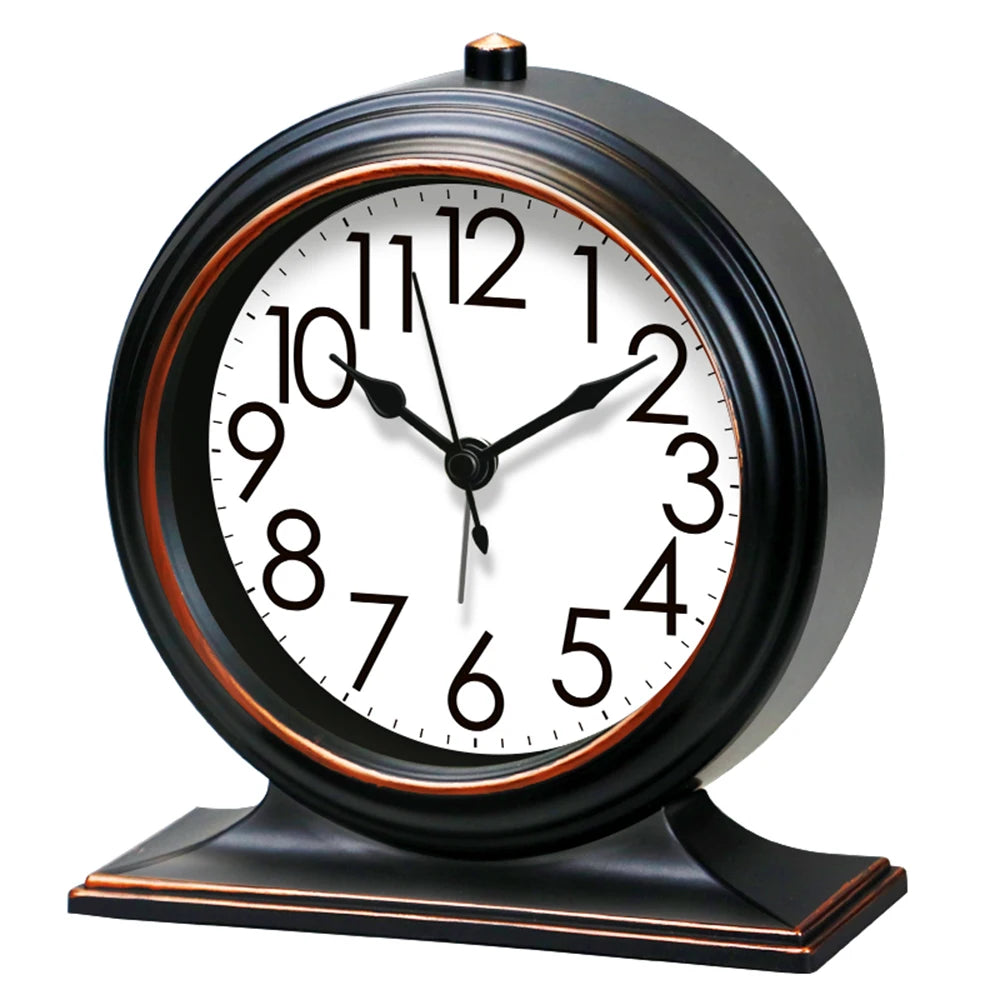 horloge vintage marron foncé cadran blanc aiguilles métalliques alarme quartz rechargeable brillant chambre salon