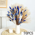 bouquet dried flowers rouge blanc bleu vert feuilles fleurs plumes ruban bleu naturel rustique