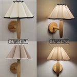 lampe murale plissée bois blanc moderne interrupteur bouton éclairage chambre coucher rustique