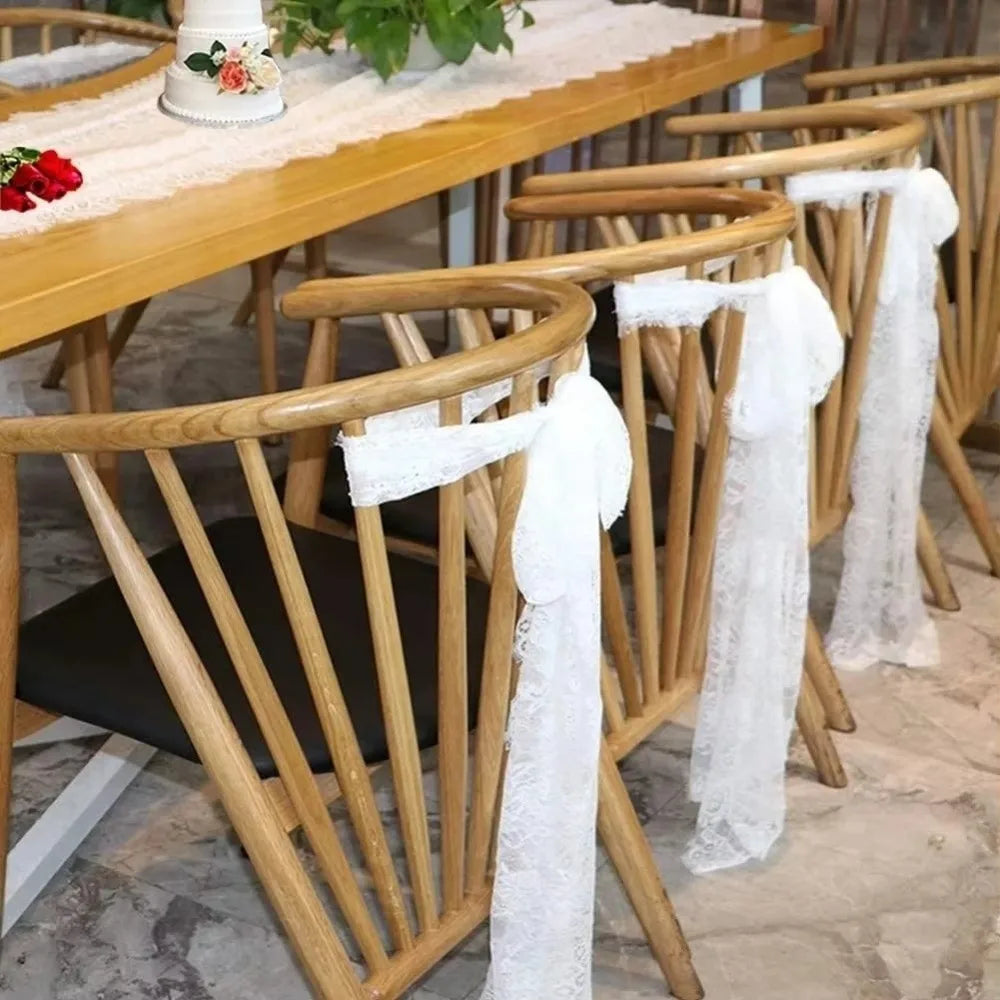 nappe dentelle florale motif blanc transparent mariage romantique décoration table assiettes verres bougies