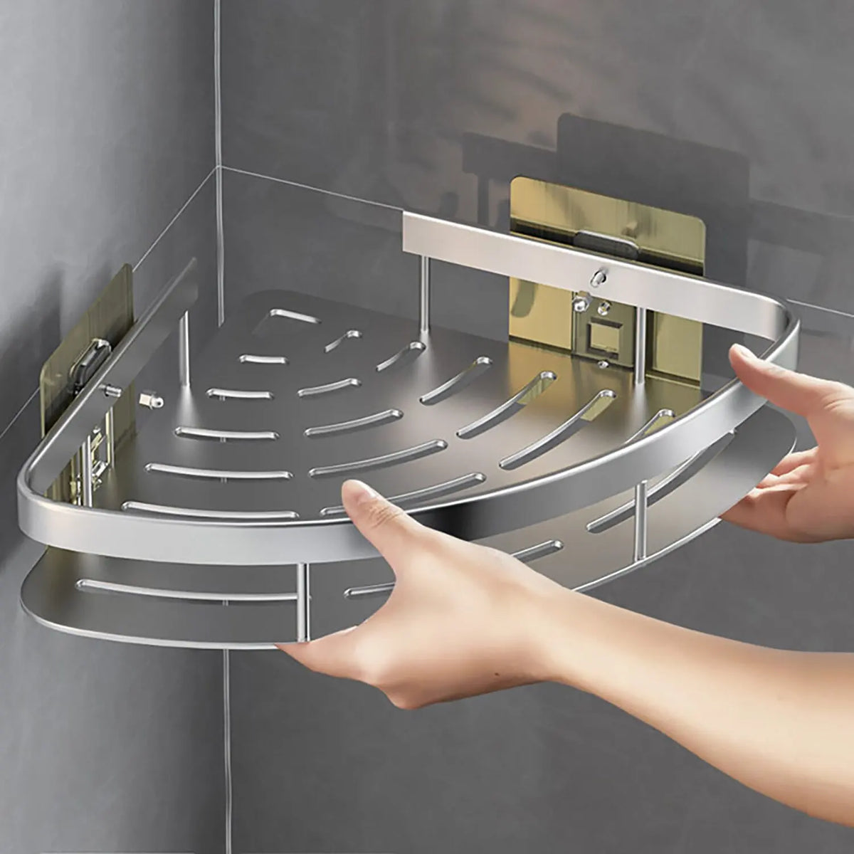 étagères salle bain noir modernes grille perforations murales accessoires toilette suspendues