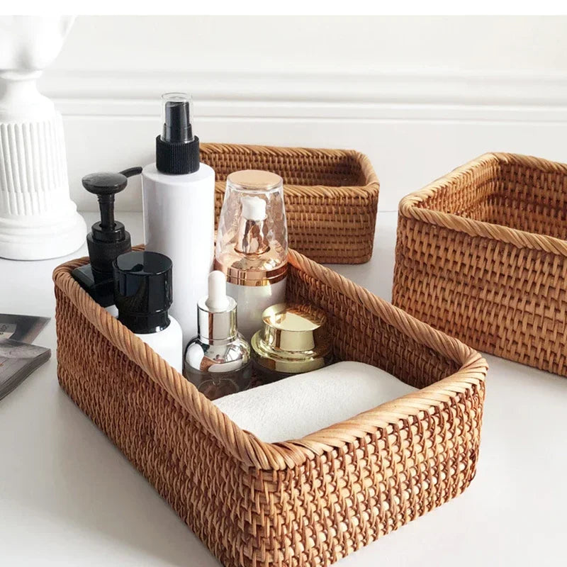 Détail du tissage en rotin du panier de rangement