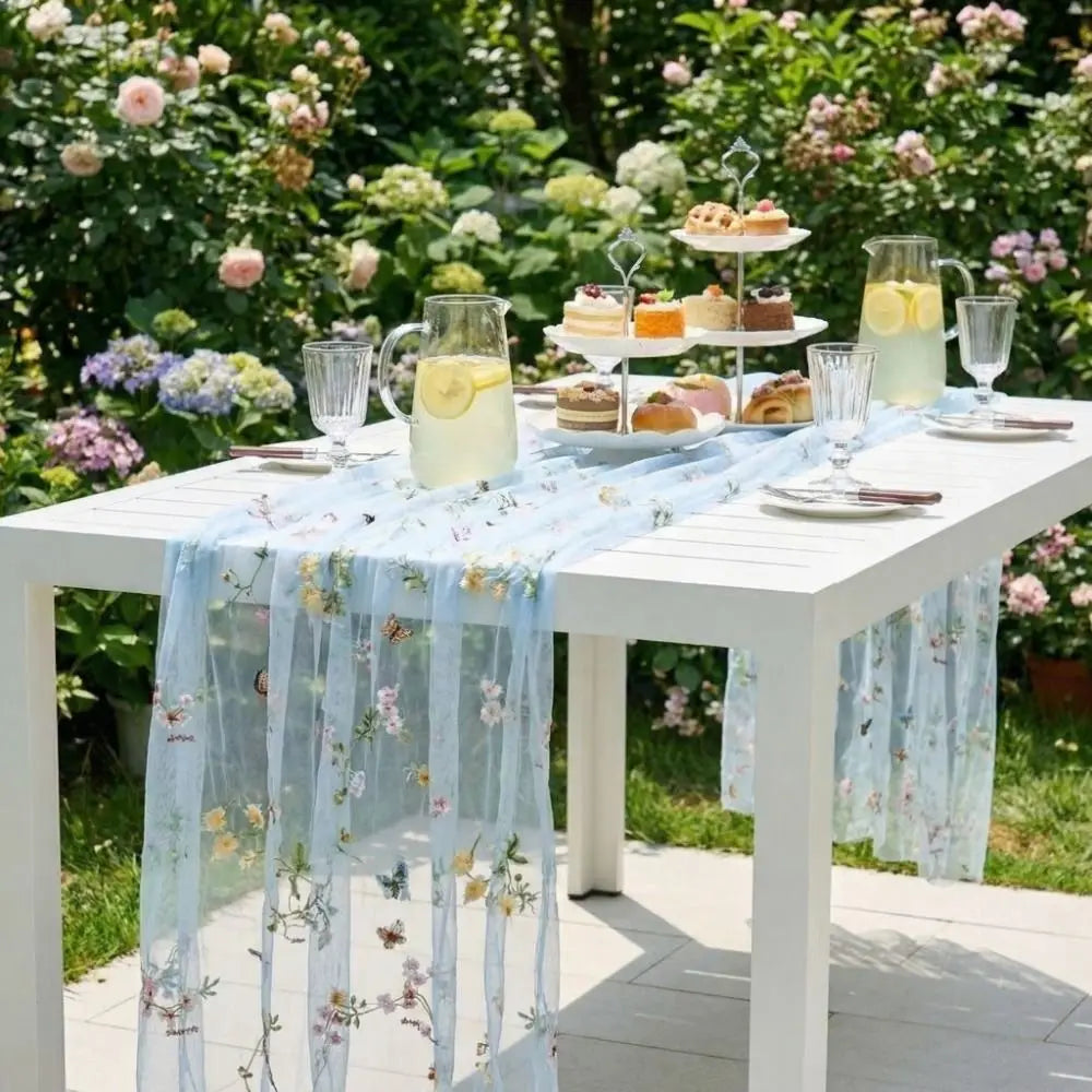 nappe table transparente brodée fleurs bleu clair vert violet rose romantique champêtre