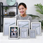 cadre photo rectangle moderne argenté blanc noir lisse floral pied mur