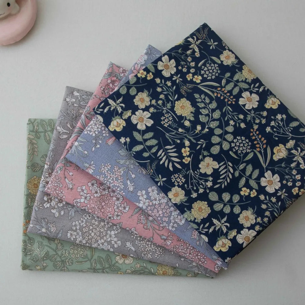 tissu coton imprimé fleurs années 40 bleu marine gris rose clair vert pastel popeline