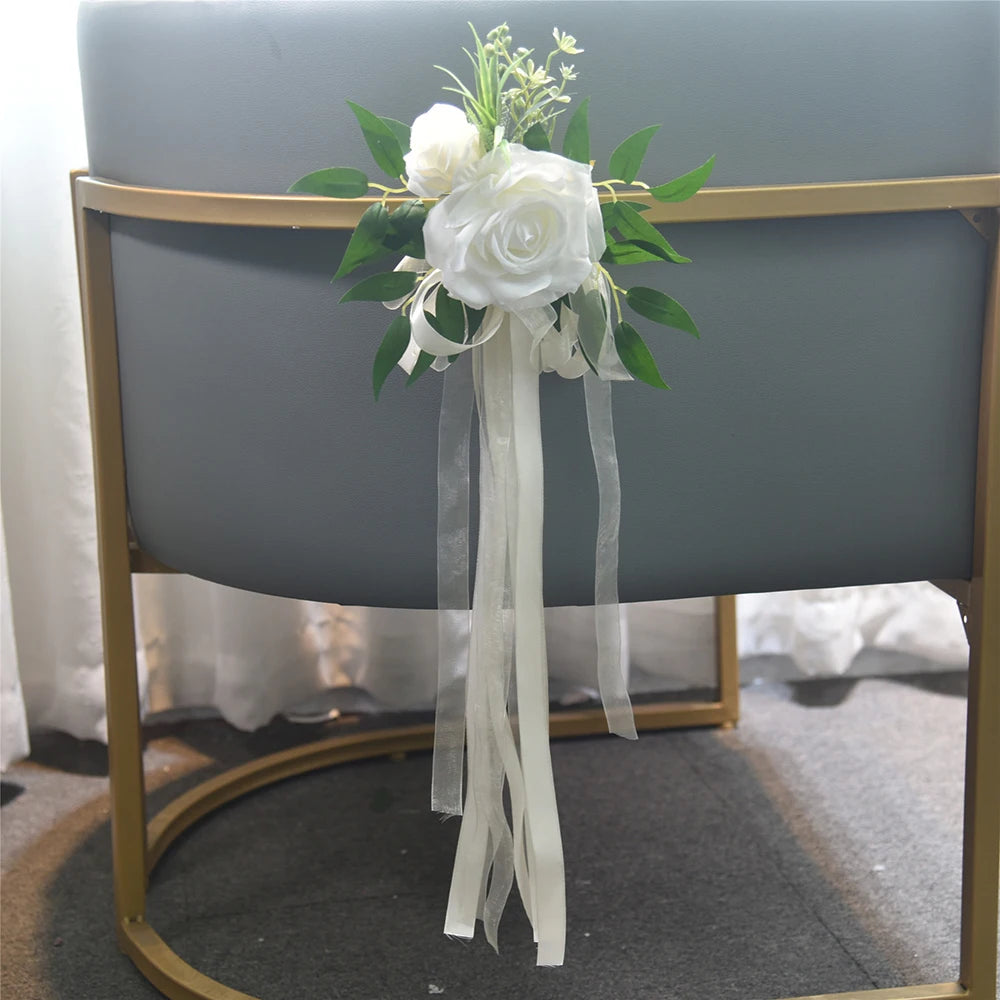 décoration mariage rose artificielle ruban eucalyptus feuilles verte chaise égliseextérieur