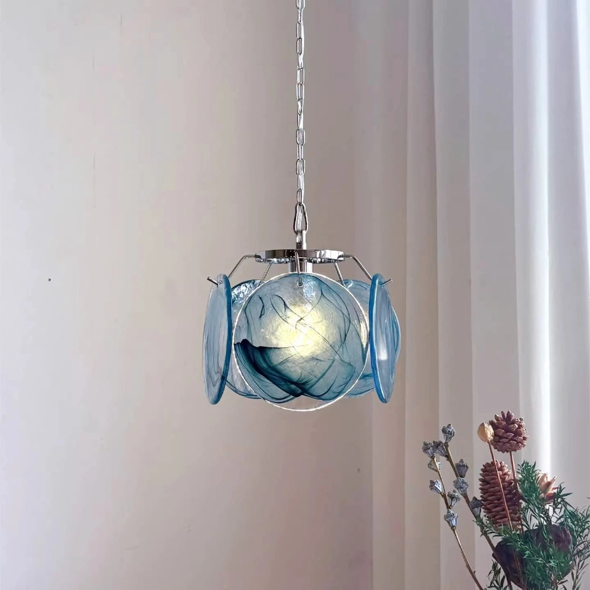 lampe suspendue moderne verre coloré transparent chaîne métallique salon chambre restaurant