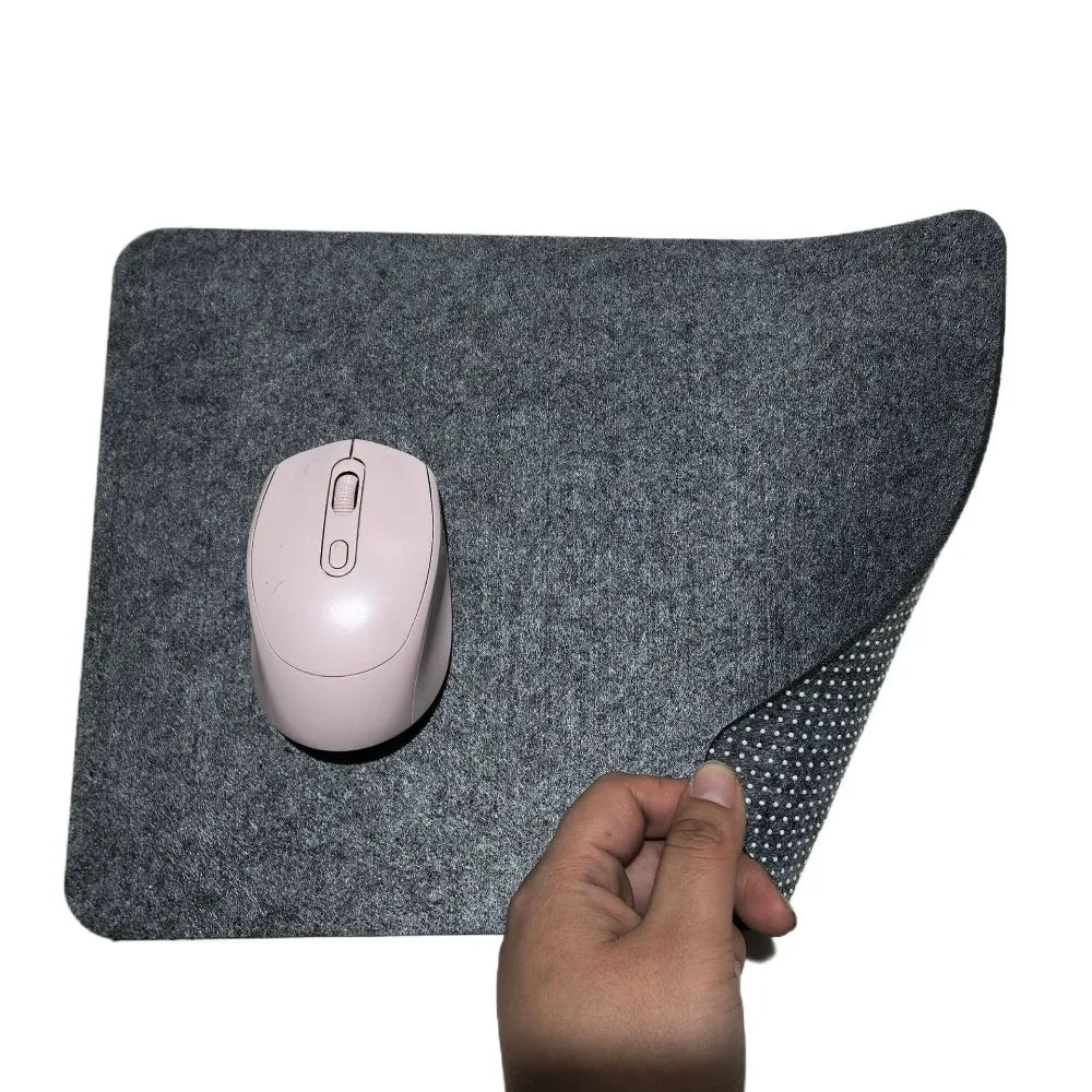 tapis souris feutre gris clair foncé pois blancs moderne minimaliste adhésif maison