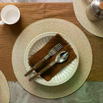assiettes tissées modernes beige bleu gris jaune opaques set table noël festive
