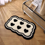 tapis salle bain moderne microfibre coeurs relief noir crème décoration antidérapant