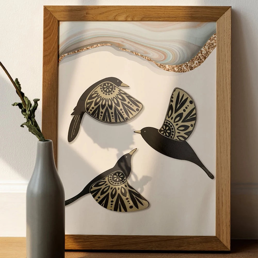 Décoration murale oiseaux bois noir détail du design vintage