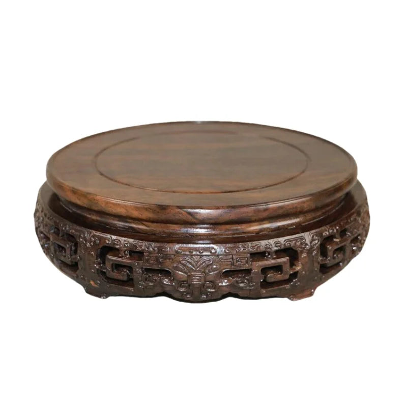 support circulaire bois sculpté artisanal traditionnel marron foncé détails complexes vase plantes décoration maison