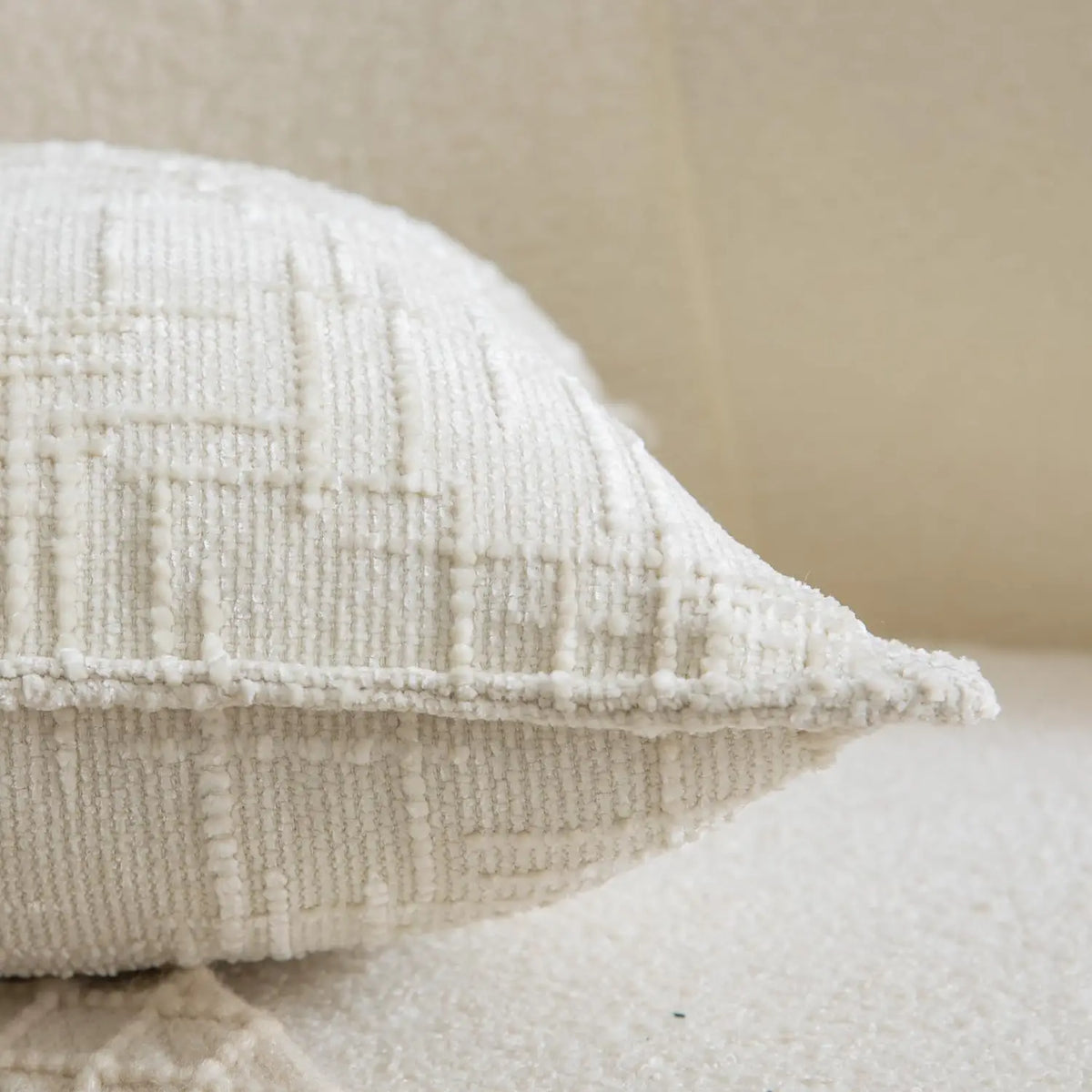 housse coussin carré motif géométrique polyester contemporain beige clair décoration lit canapé voiture
