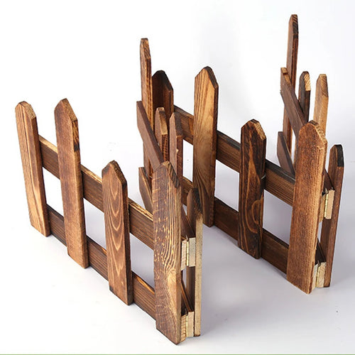 clôture bois rustique artisanal marron foncé grain naturel fixations métalliques porte inclusion