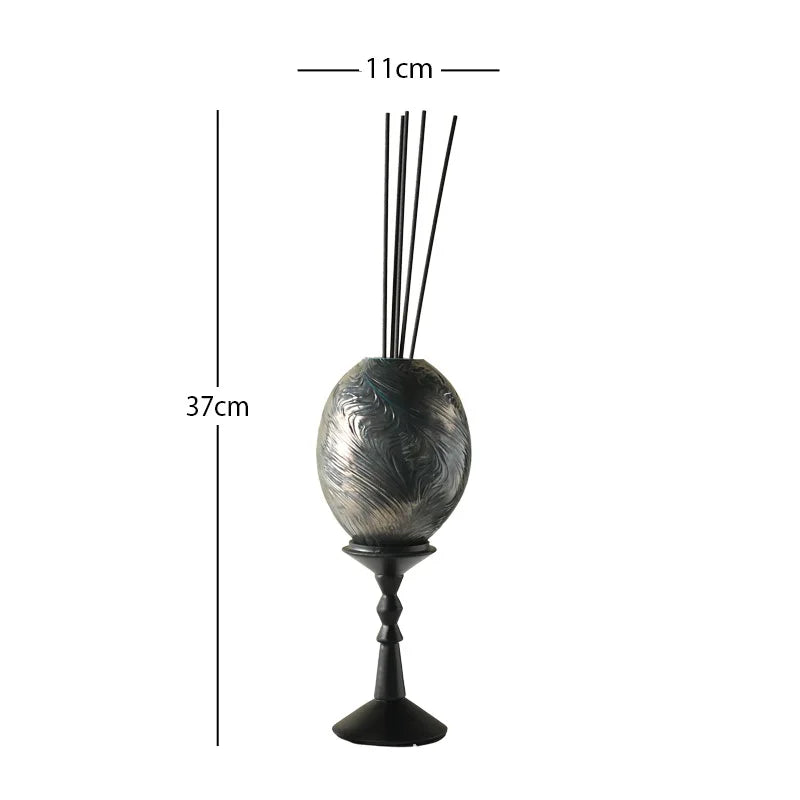 bougie décorative moderne élégante motifs floraux dorés texture ondulée marron clair noir salon diffusion