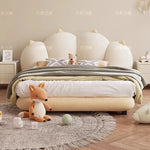 lit moderne minimaliste velours doux beige gris blanc chambre adolescente oreillers coussins
