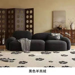 canapé moderne noir blanc fleurs motifs abstraits coussins plateau bois minimaliste italien scandinave