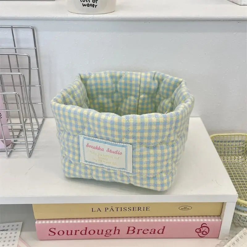 panier rangement rose clair bleu clair jaune clair marron clair carreaux blancs minimaliste imperméable