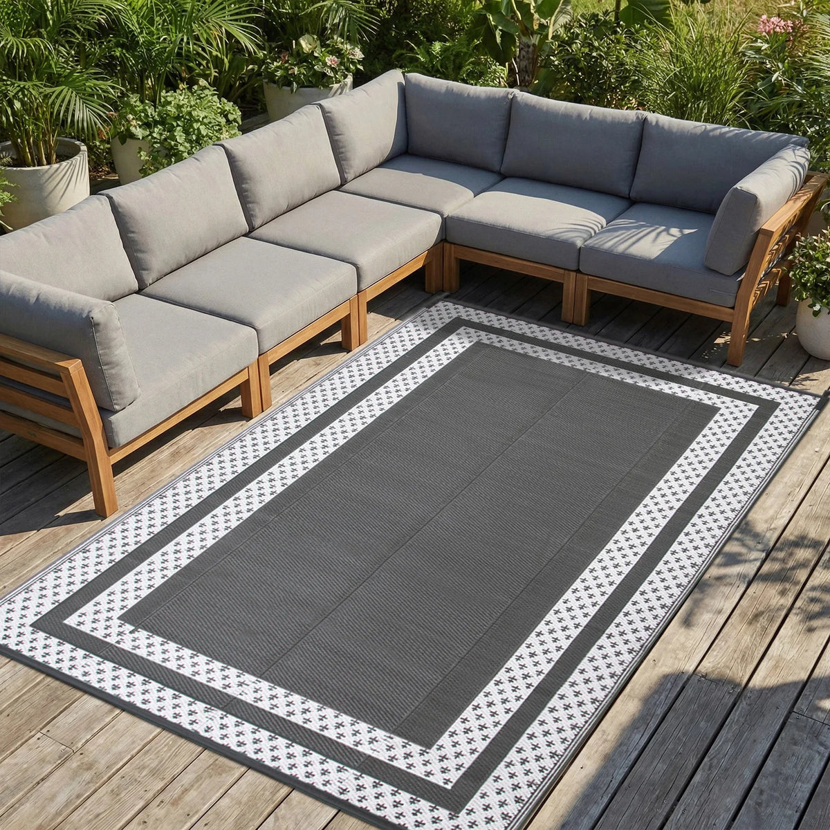 tapis extérieur polypropylène moderne gris blanc motif géométrique simple hand washing patio camping