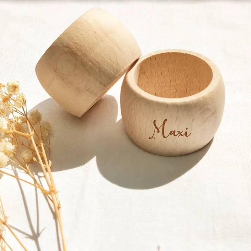 Anneau de serviette en bois dans une décoration de mariage