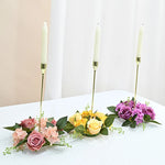 Couronne bougie artificielle sur table avec décorations festives