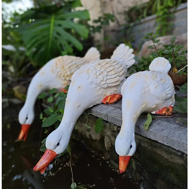 statue canard blanc plumes orange piscine jardin décoration extérieure animaux ornements paysagistes fleurs artificielles