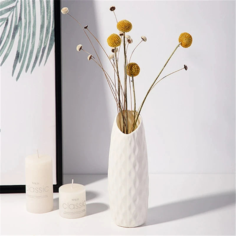 vases blancs modernes rayures horizontales rose pâle vert clair décoration intérieure minimalistes