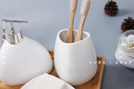 ensemble salle bain blanc moderne distributeur savon porte savon deux tasses dents deux brosses