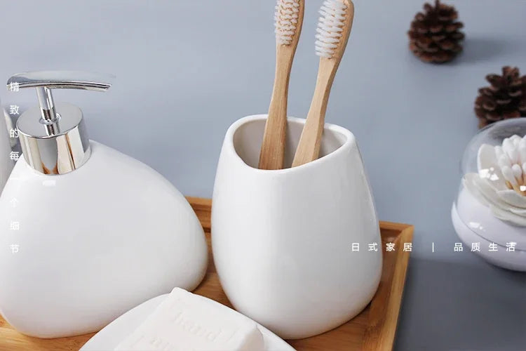 ensemble salle bain blanc moderne distributeur savon porte savon deux tasses dents deux brosses