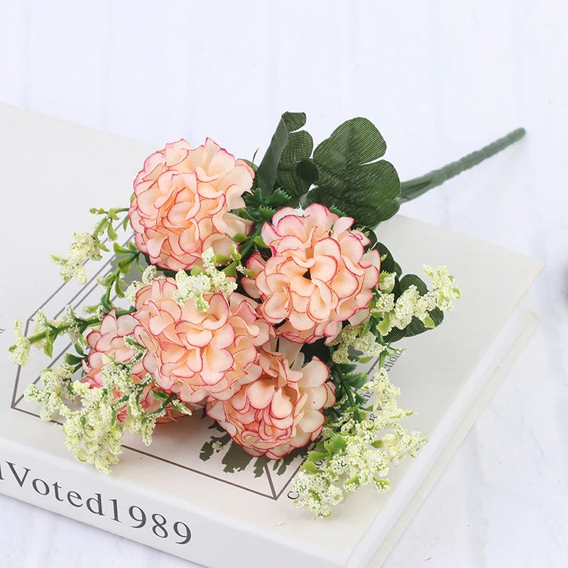 bouquet artificiel fleurs rouge rose blanc violet moderne intérieur décoration mariage festive
